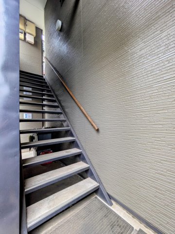 コーポKⅡ102号室 内階段なので雨でも濡れません。
