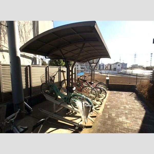 グリーンヒルズ201号室 駐輪場