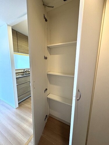 ライオンズ南大沢ヒルズ 物入(廊下)　※前回募集時2024.8撮影ｚ