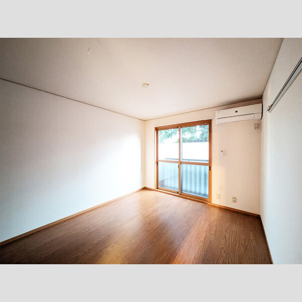 パークヒルズ白糸台102号室 リビング