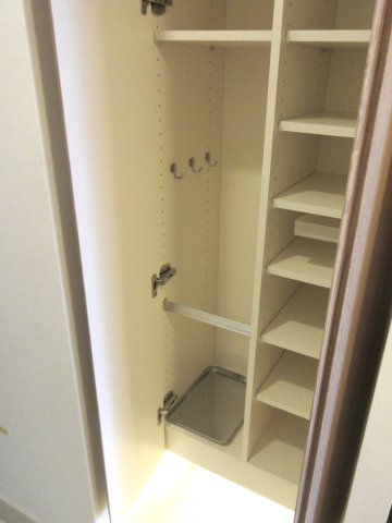 びゅうリエット横浜東神奈川501号室 シューズボックス　※現況優先