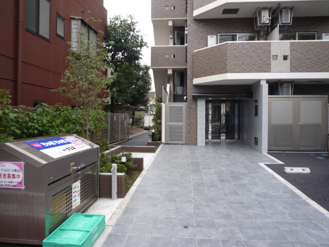 メゾン・ド・ルミエール東山5階 エントランス