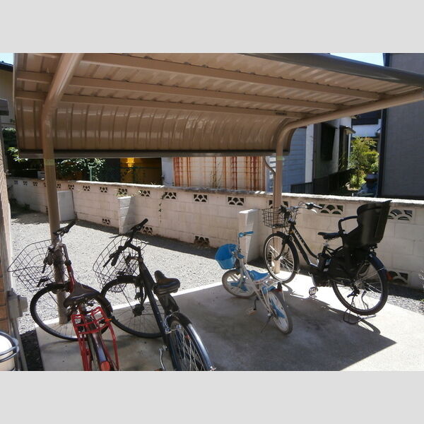エスペランサ 屋根付き駐輪場