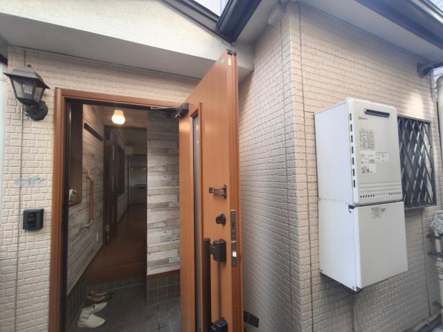 新宿区早稲田戸建 玄関