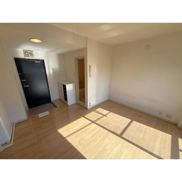 Rグレイスヒガシヤマ204号室 リビング