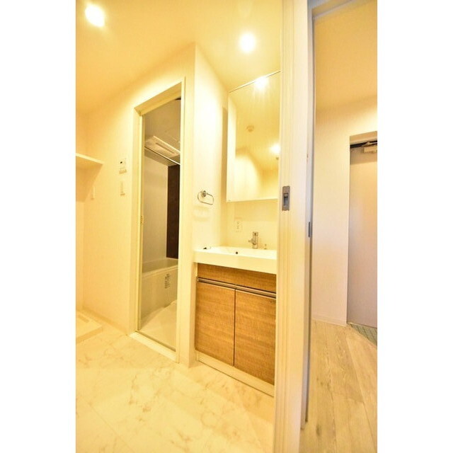 CRESCENT COURT 内観