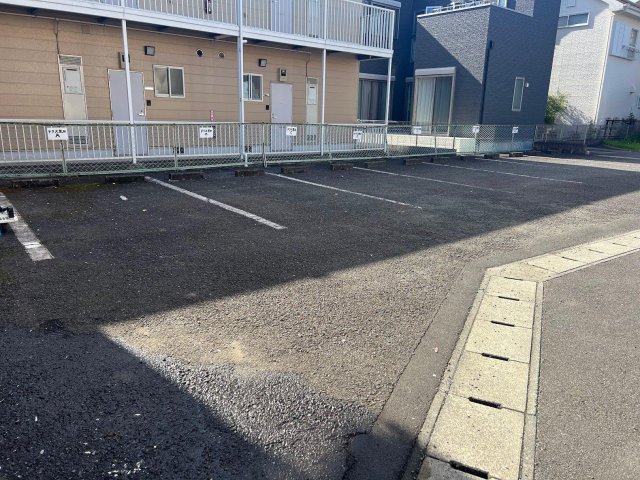 テラス蛍田7号室 平置き駐車場！縦に広いためバイク等駐輪可！