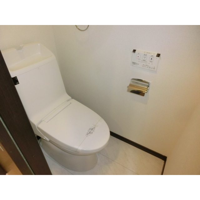 東向島2丁目戸建 トイレ