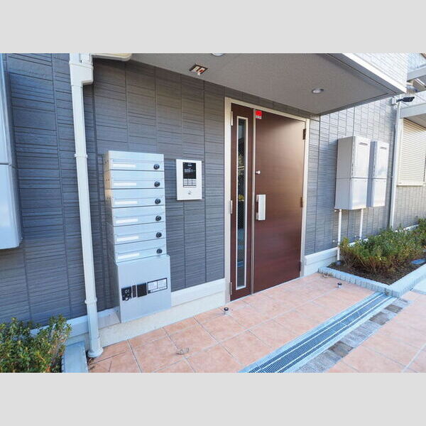 Regulus (レグルス)　C棟101号室 エントランス(オートロック・集合ポスト・宅配ボックス)