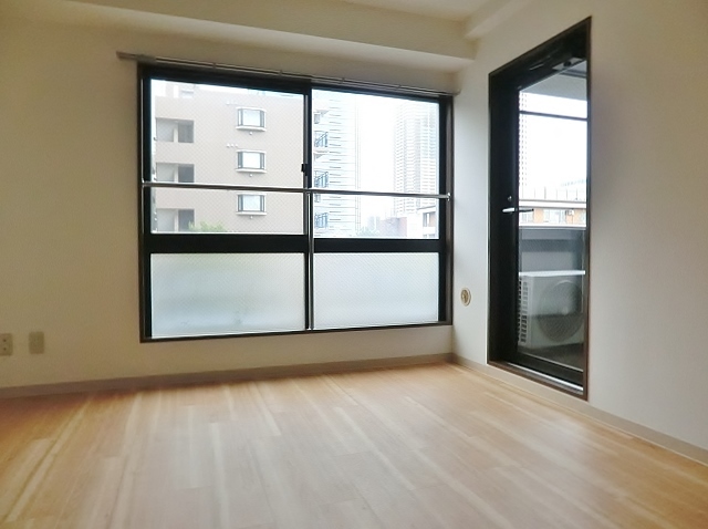 Ｋ＆Ｗガーデン0504号室 ２面採光の室内