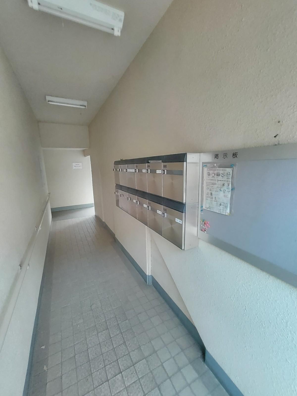 相模原ホビーバーンズ エントランス＋共用部廊下