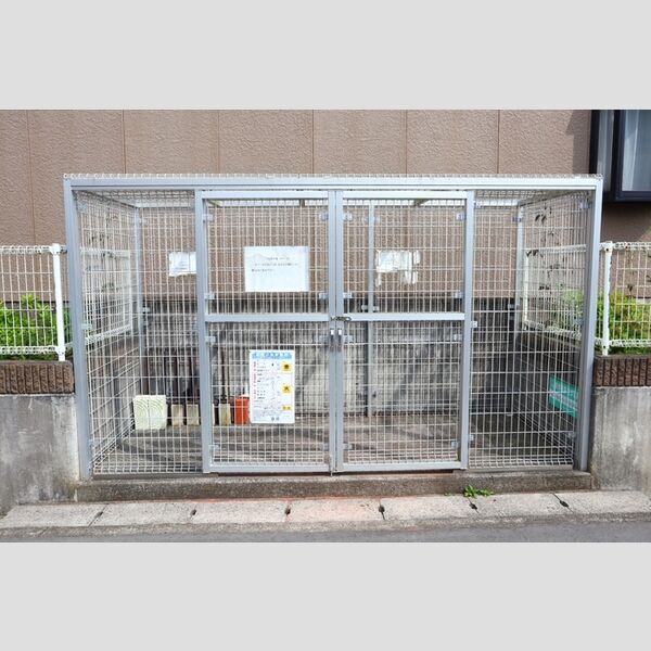 ラ・フランセ　弐番館 ゴミストッカー