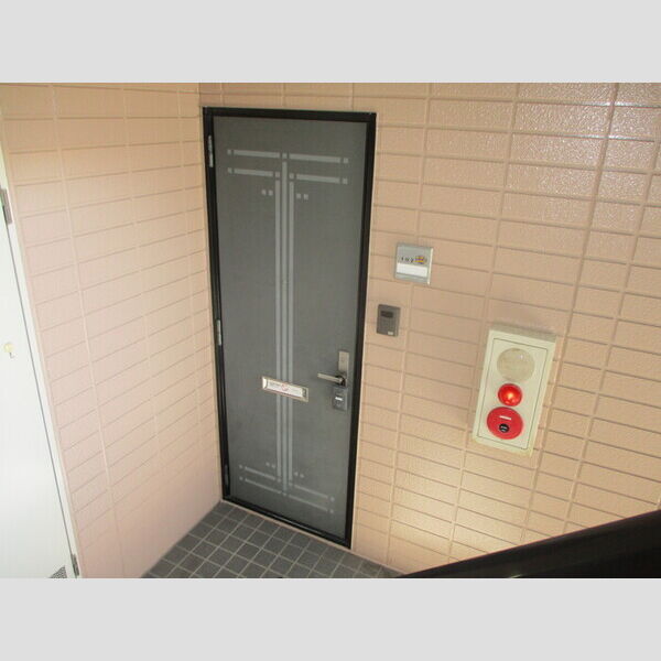 フェニックスA102号室 玄関