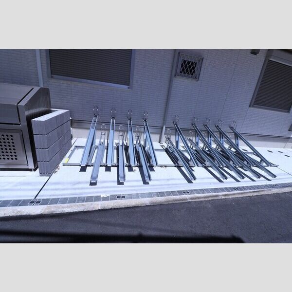 アイウェル湘南台303号室 駐輪場