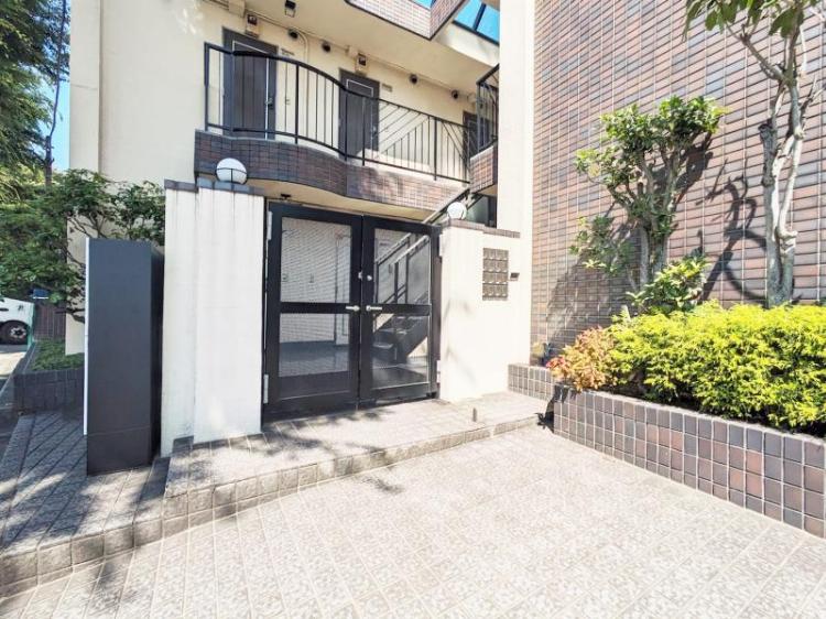 クレセントハイム2階 エントランス