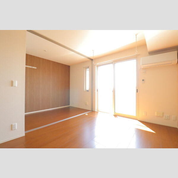 イルソーレ吉川美南　ヴェルデ301号室 リビング・洋室