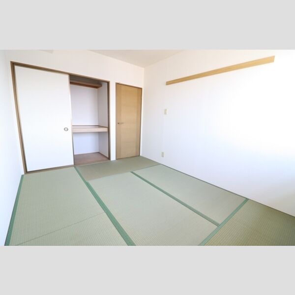 エコーハイツマルオカ305号室 和室