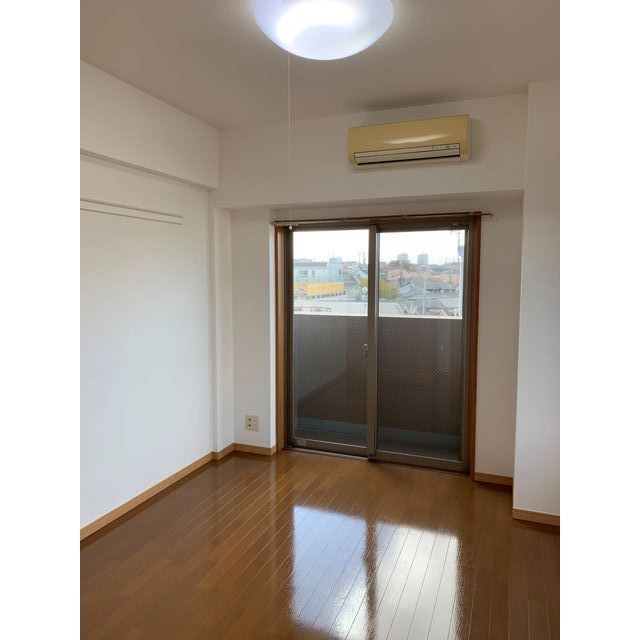 ニューシティアパートメンツ久が原0503号室 リビング