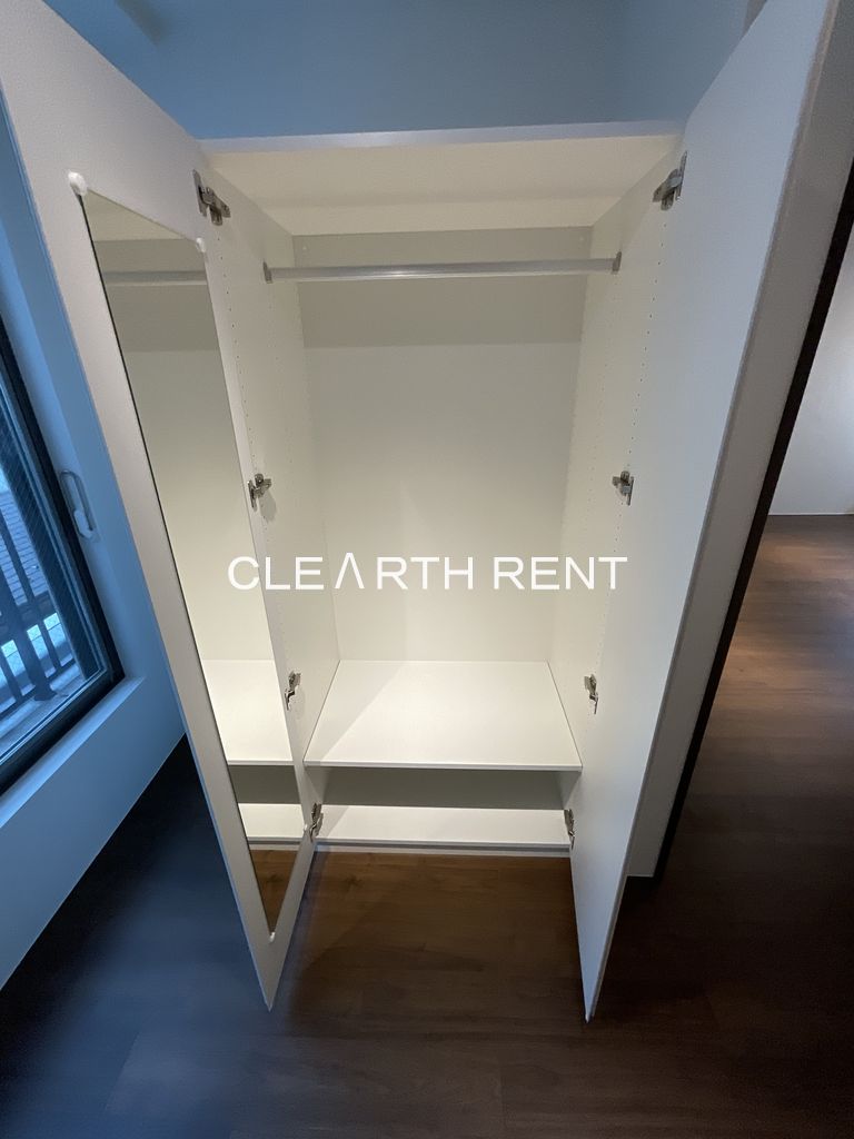 ＧＲＡＮ ＰＡＳＥＯ芝公園4階 姿見付き収納クローゼット