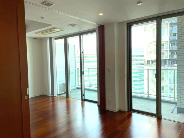 ナビューレ横浜タワーレジデンス リビング