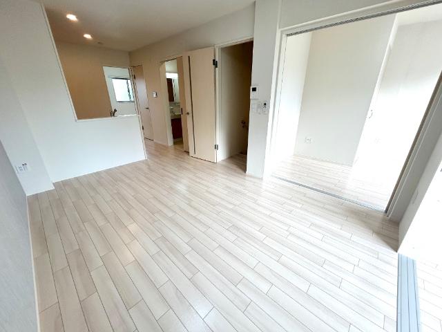 Ｓｍｉｌｅ　ｖｉｌｌａ（スマイル　ヴィラ）203号室 リビング