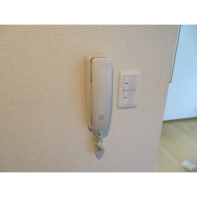 ＡＭＭＳ　ＯＫＡＭＵＲＡA201号室 インターホン