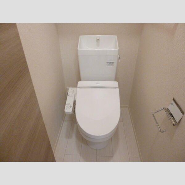 パインコート八幡102号室 温水洗浄暖房便座