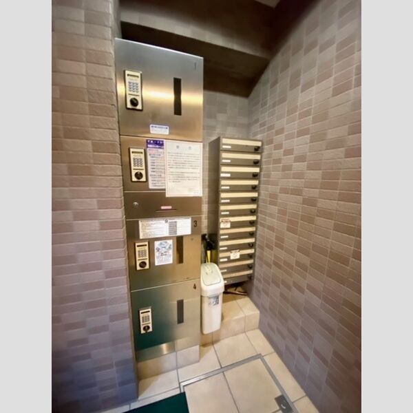 シンフォニーコート 宅配ボックスあり