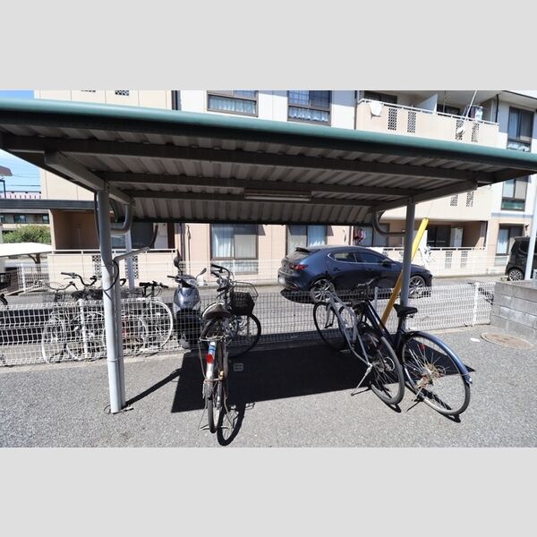シルヴァンヒルズ302号室 駐輪場