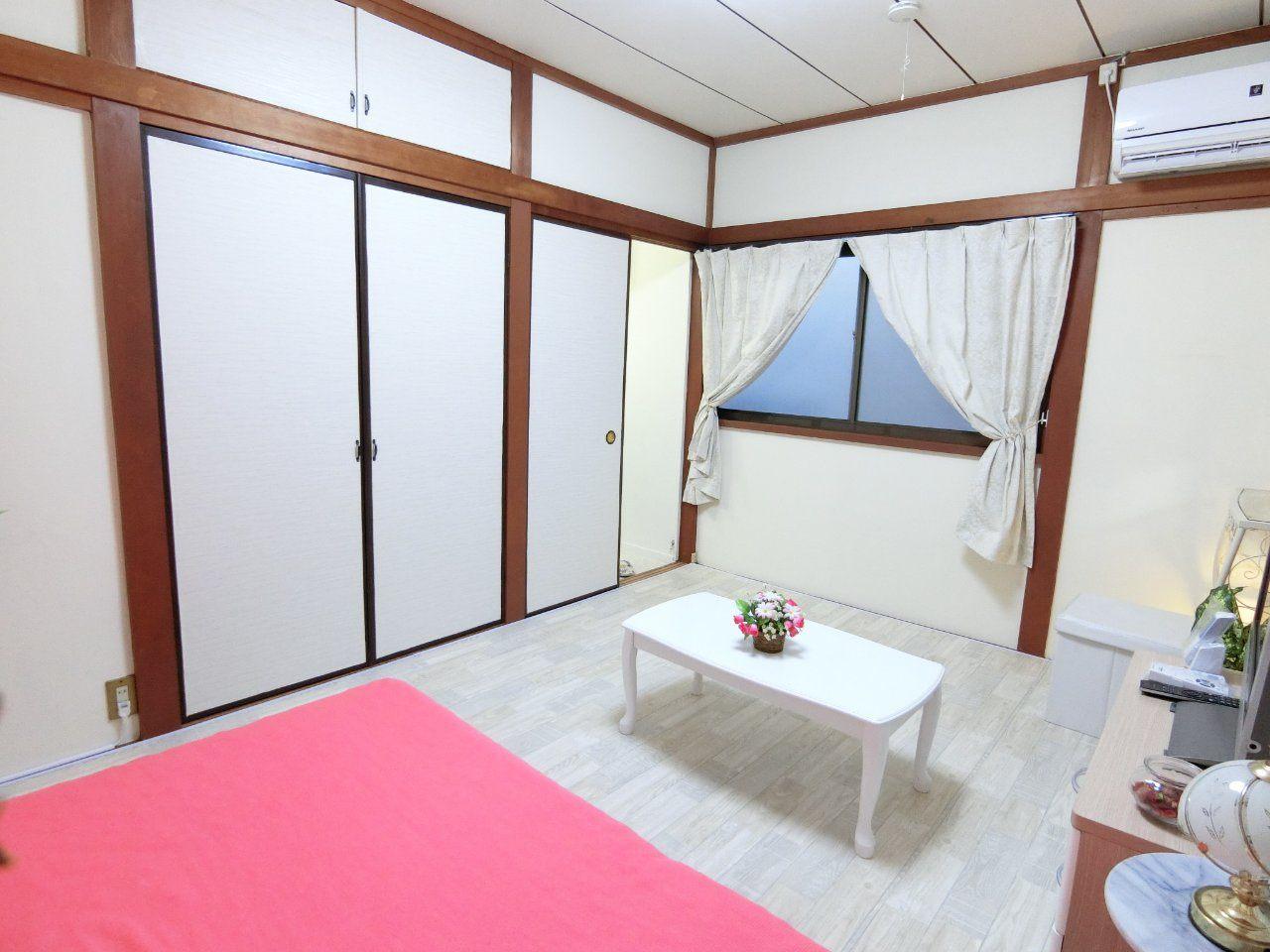 サンホワイト 東側にも窓があり南東2面採光で明るく陽当り通風のよいリビング