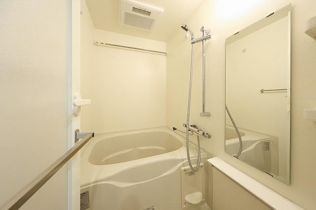 Weave Base Oji Kamiya1階 バス