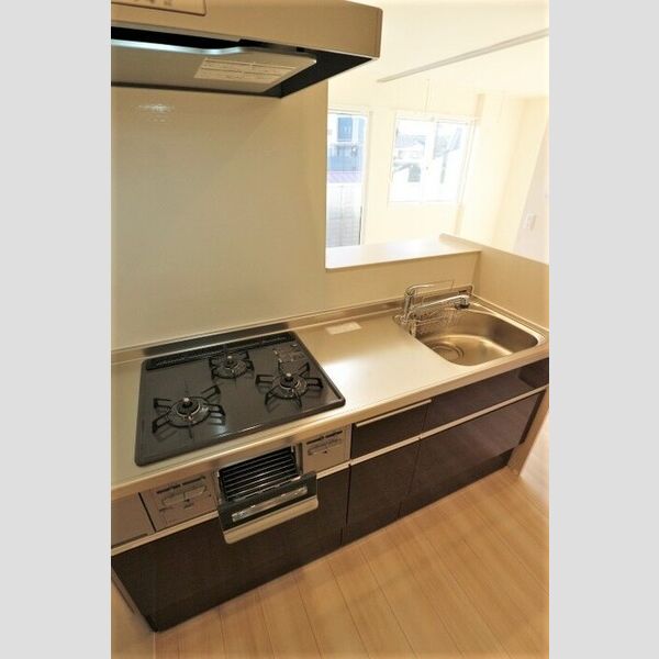 ジュモンターニュ202号室 ガスコンロ3口　グリルも付いてます