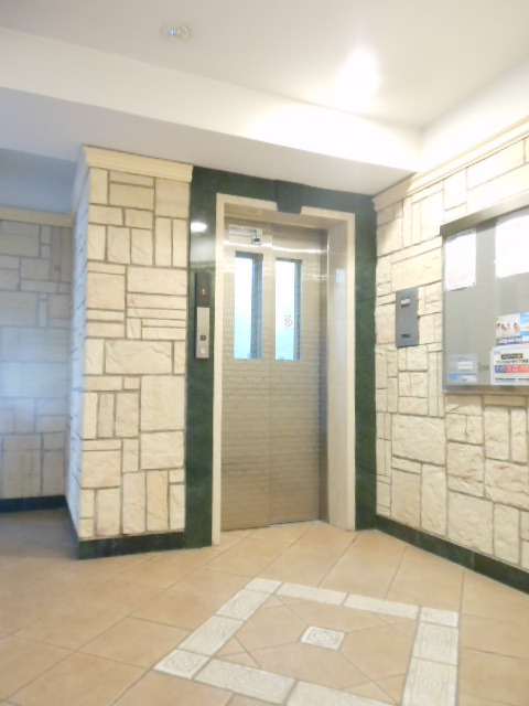 ガラ・シティ横浜西口6階 エレベーター