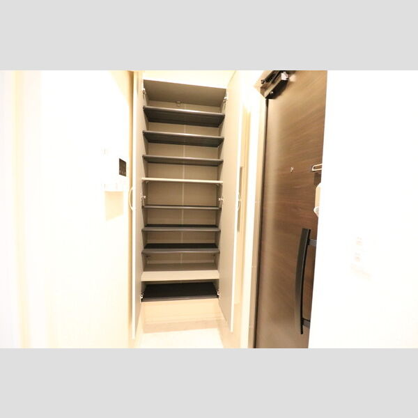 Lucky circle Hiyoshi (ラッキーサークルヒヨシ)301号室 玄関