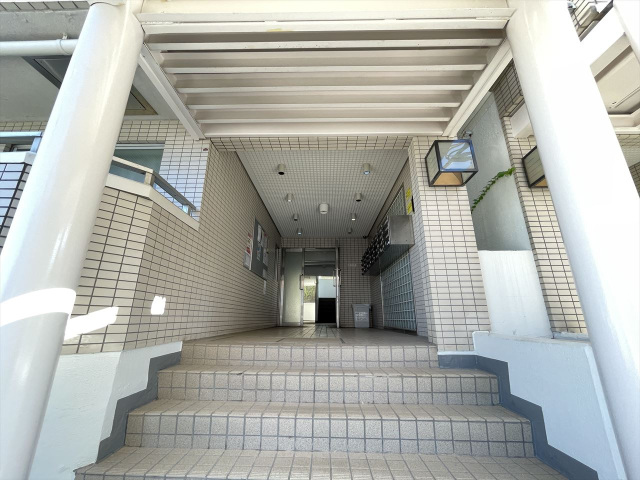 スカイコート白楽A号棟 エントランス