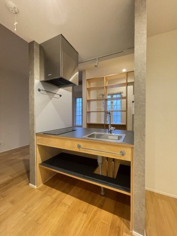 OWN APARTMENT 一之江102号室 キッチン