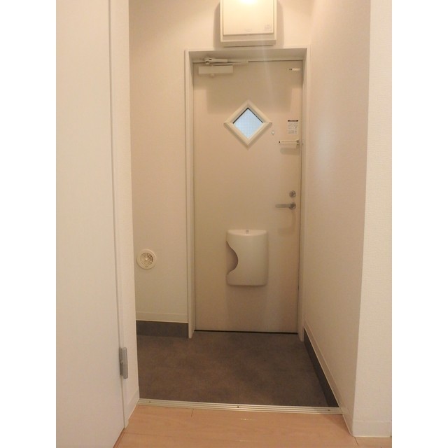 ＣＯＬＩＮＡ101号室 玄関