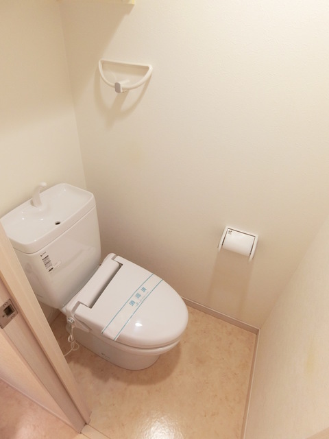 ハーミット高幡0202号室 トイレ