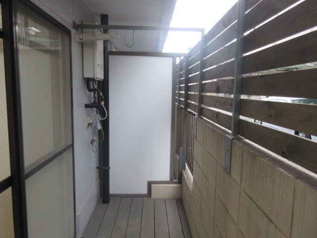 ＡＬＥＧＲＩＡ府中0102号室 バルコニーは目隠しフェンス付き♪