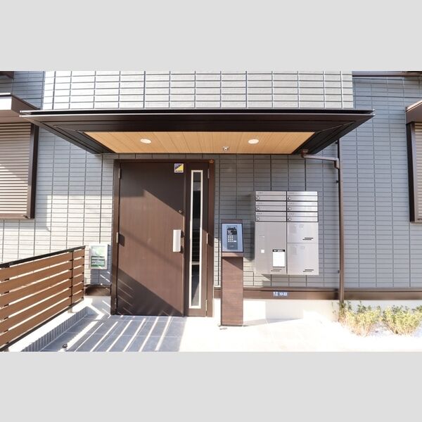 Resi NOIR(レジノワール)201号室 エントランス