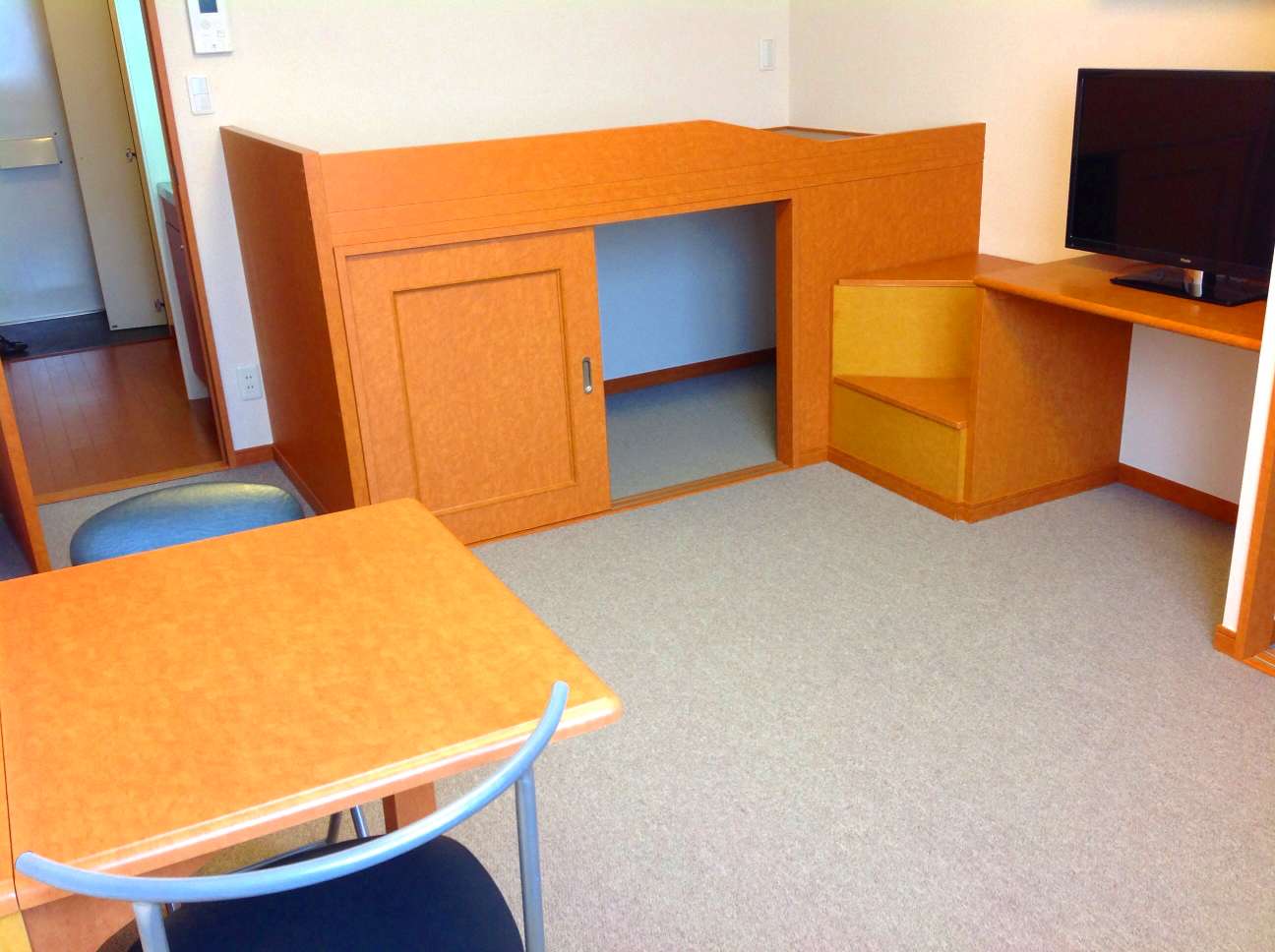 レオパレスフルール長浦103号室 たっぷり収納できる中段ベッドです！