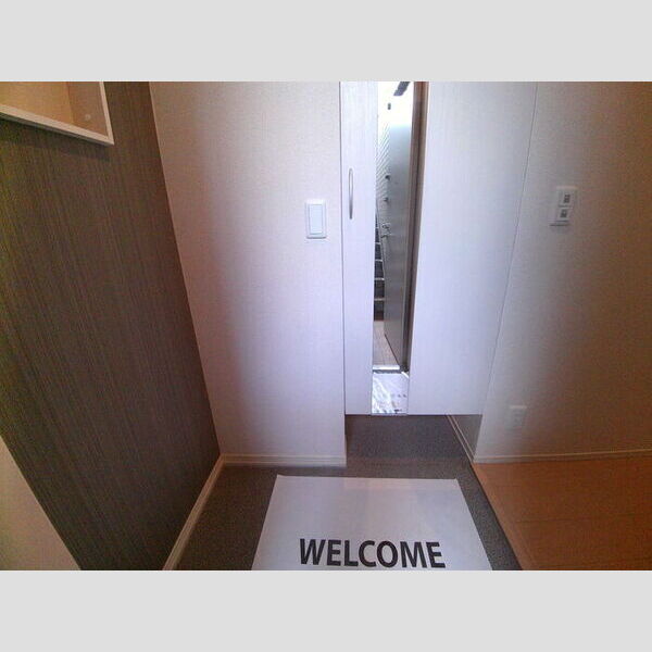 コーポミナモトⅢ シューズクローク付の玄関