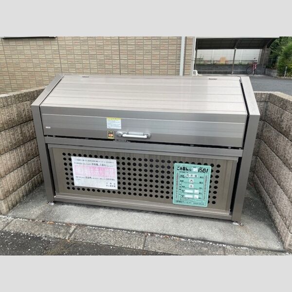 三葉屋 ゴミ置き場