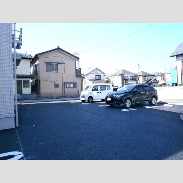サンフルール 駐車場