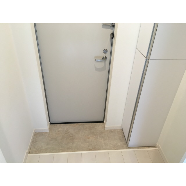 ハウスマカダム 玄関