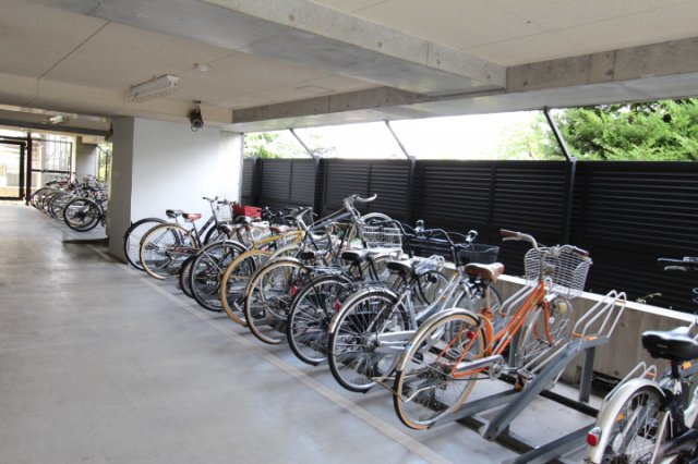 プライムアーバン本駒込 駐輪場　※参考写真