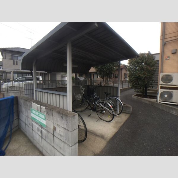 プチ・エトワール201号室 駐輪場