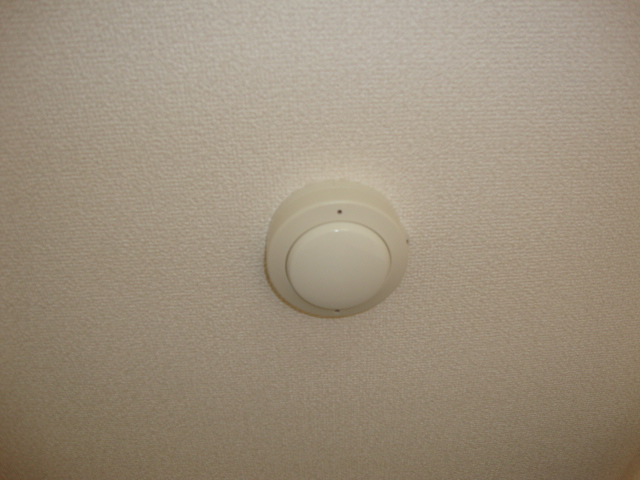 シィーエム・クイーン303号室 火災報知機