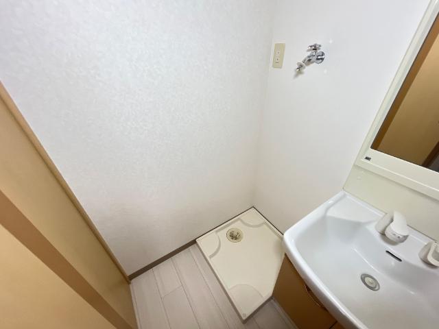 ローザ　オノモン102号室 洗濯機置場