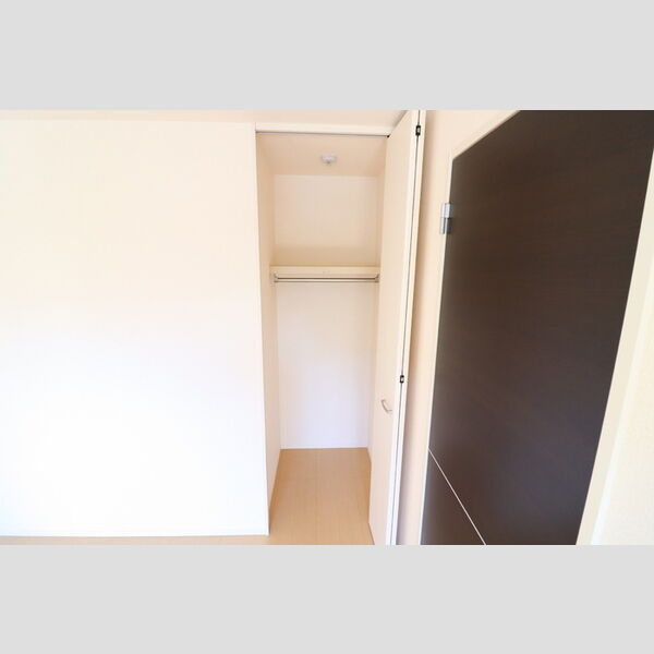 ロイヤルガーデン101号室 クローゼット